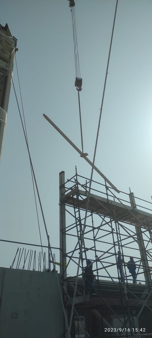 Structural steel erection on an AL NIMRA site — photograph 36