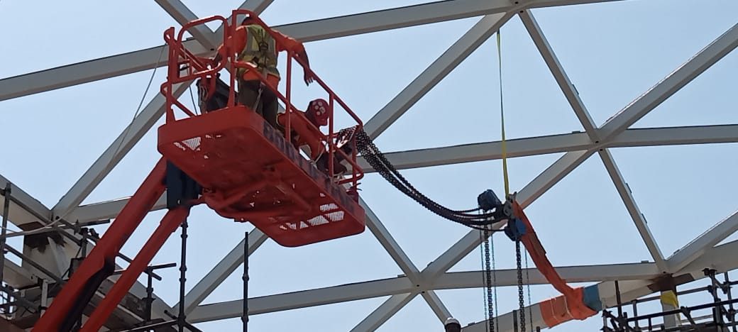 Structural steel erection on an AL NIMRA site — photograph 39